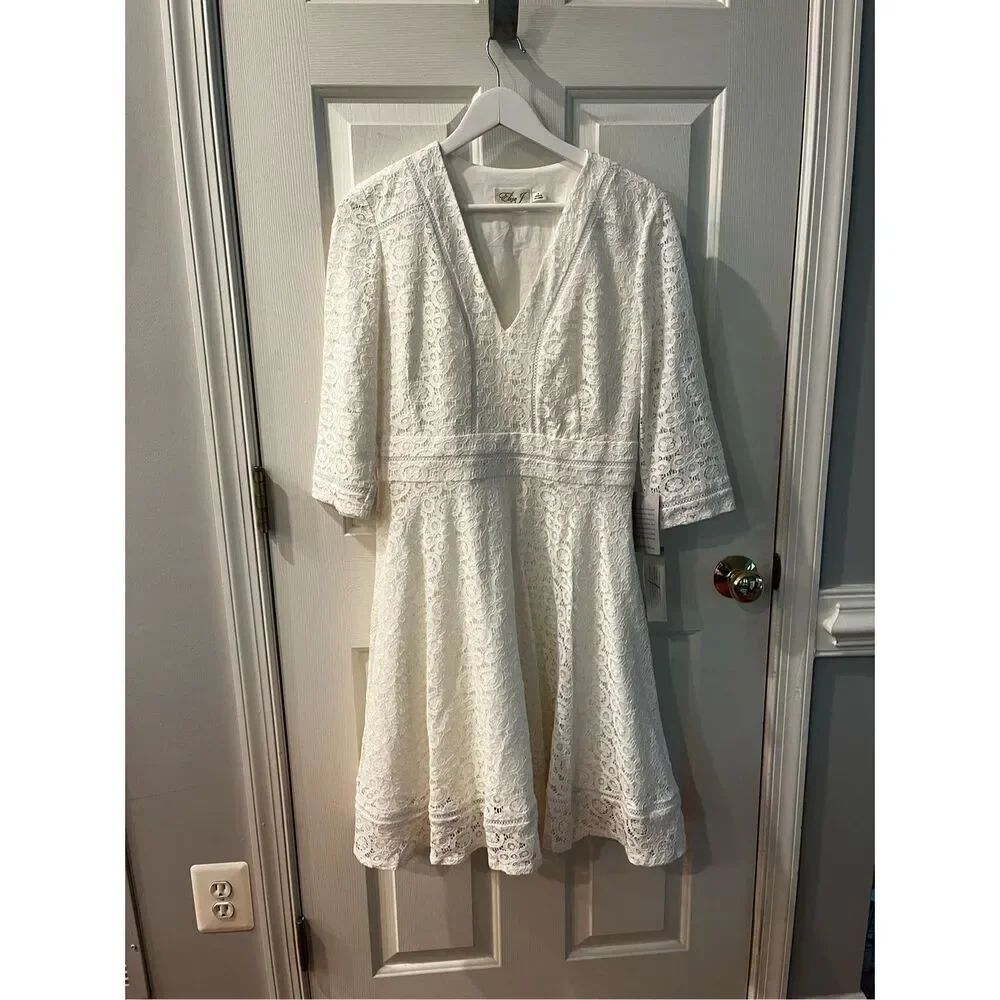 Eliza J Ivy White Lace V-Neck 3/4 Sleeve Full Skirt Dress sz 8 NWT